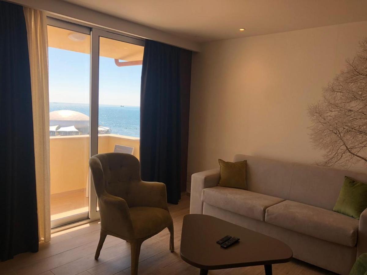 Hotel Maren Durrës Exteriör bild